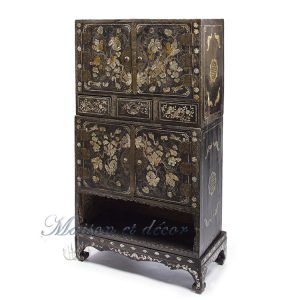 Cabinet incrusté de nacre