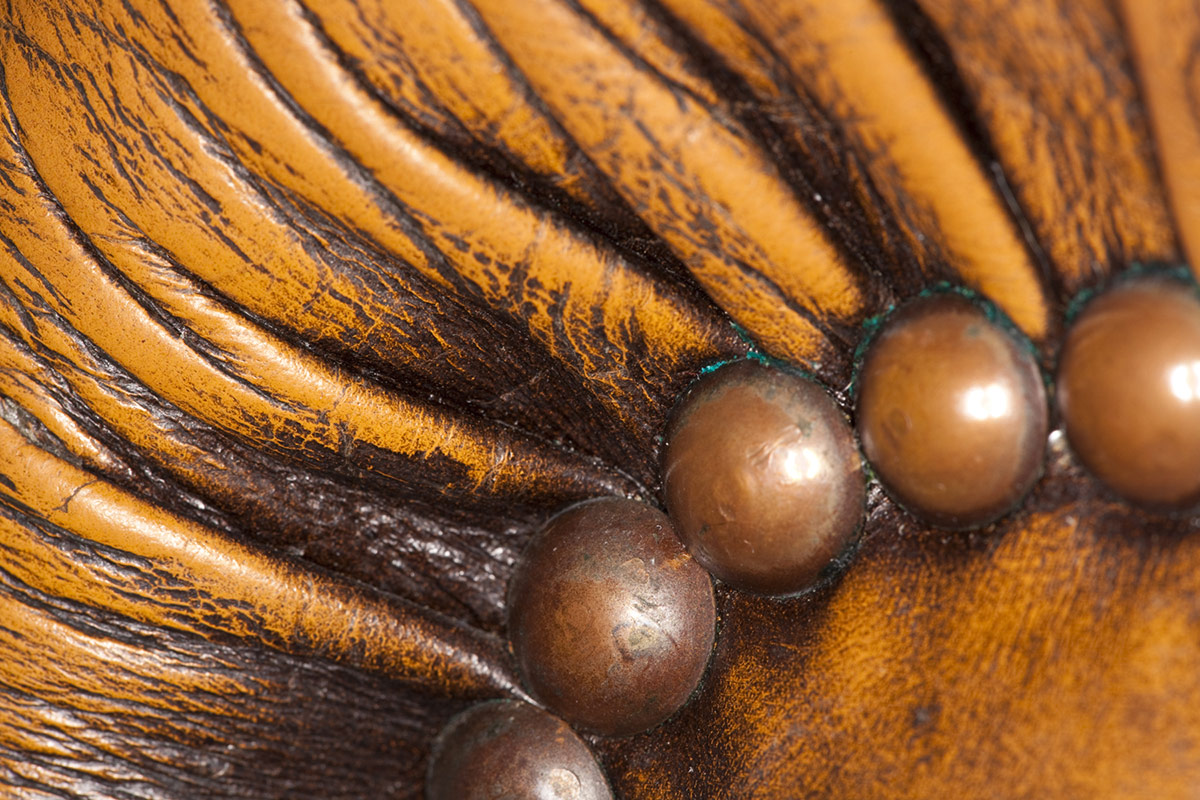 Détail d'un canapé chesterfield