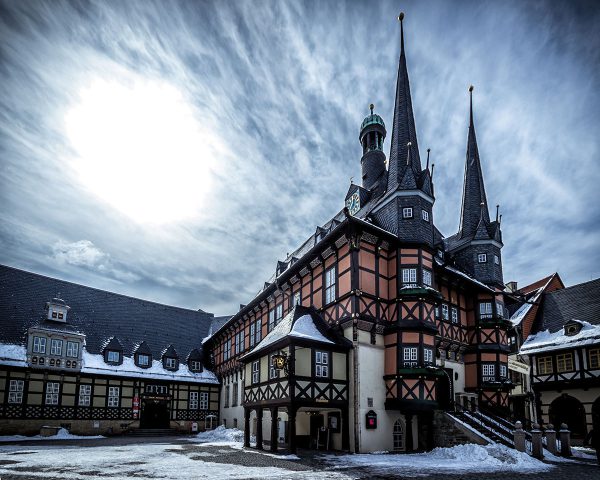 Vue du Rathaus de Wernigrode sous la neige