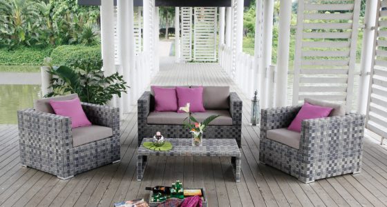 Salon de jardin en plastique tressé, par Moss