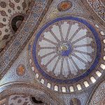 Le plafond de céramiques de la mosquée bleue