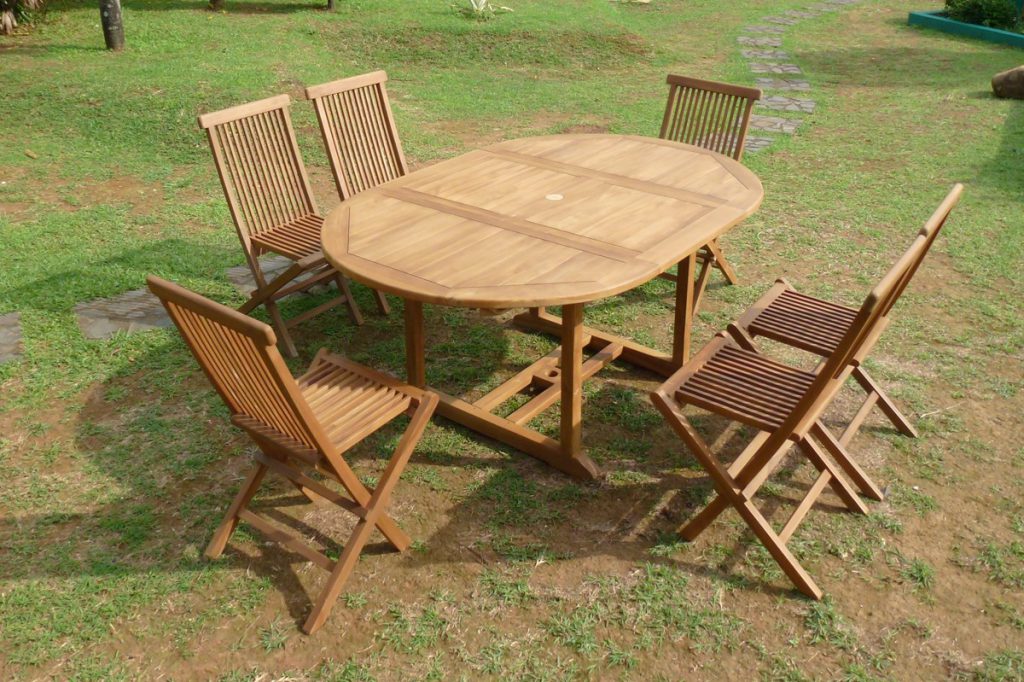 Ensemble en teck pour 6 à 8 personnes