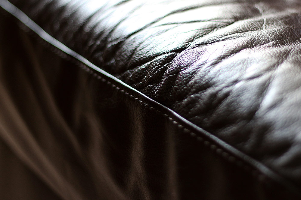 Cuir noir au léger grain