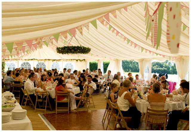La tente d'un mariage champêtre